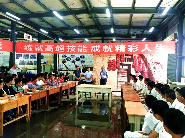 【第一眼】德國人“老布”來到這所學(xué)校，見證……