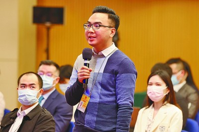 “走過千山萬水，從沒有忘卻來時的路”