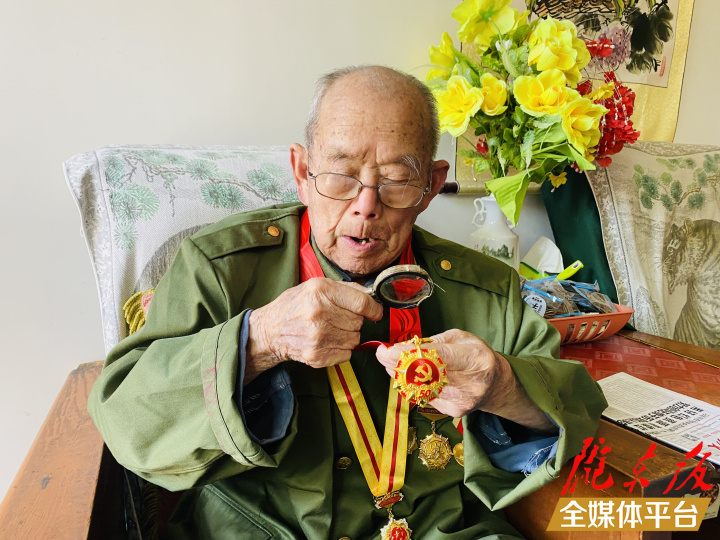 【光榮在黨50年】徐連江：“永遠(yuǎn)跟黨走，永遠(yuǎn)都愛國！”