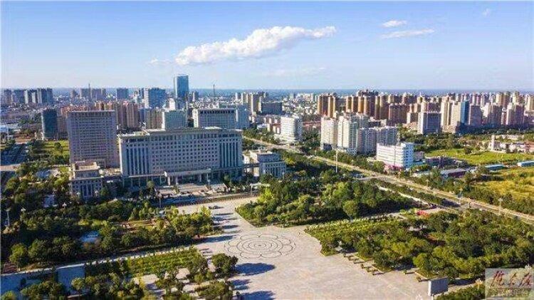 2022年，我市環(huán)境空氣優(yōu)良天數(shù)達(dá)297天。隴東報全媒體記者 俄少飛 攝