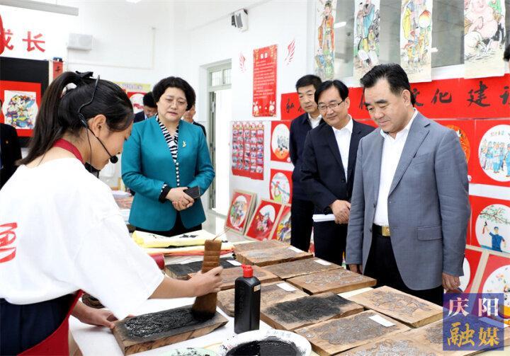 向全市少年兒童致以節(jié)日祝福！黃澤元開展“六一”國際兒童節(jié)慰問活動(dòng)
