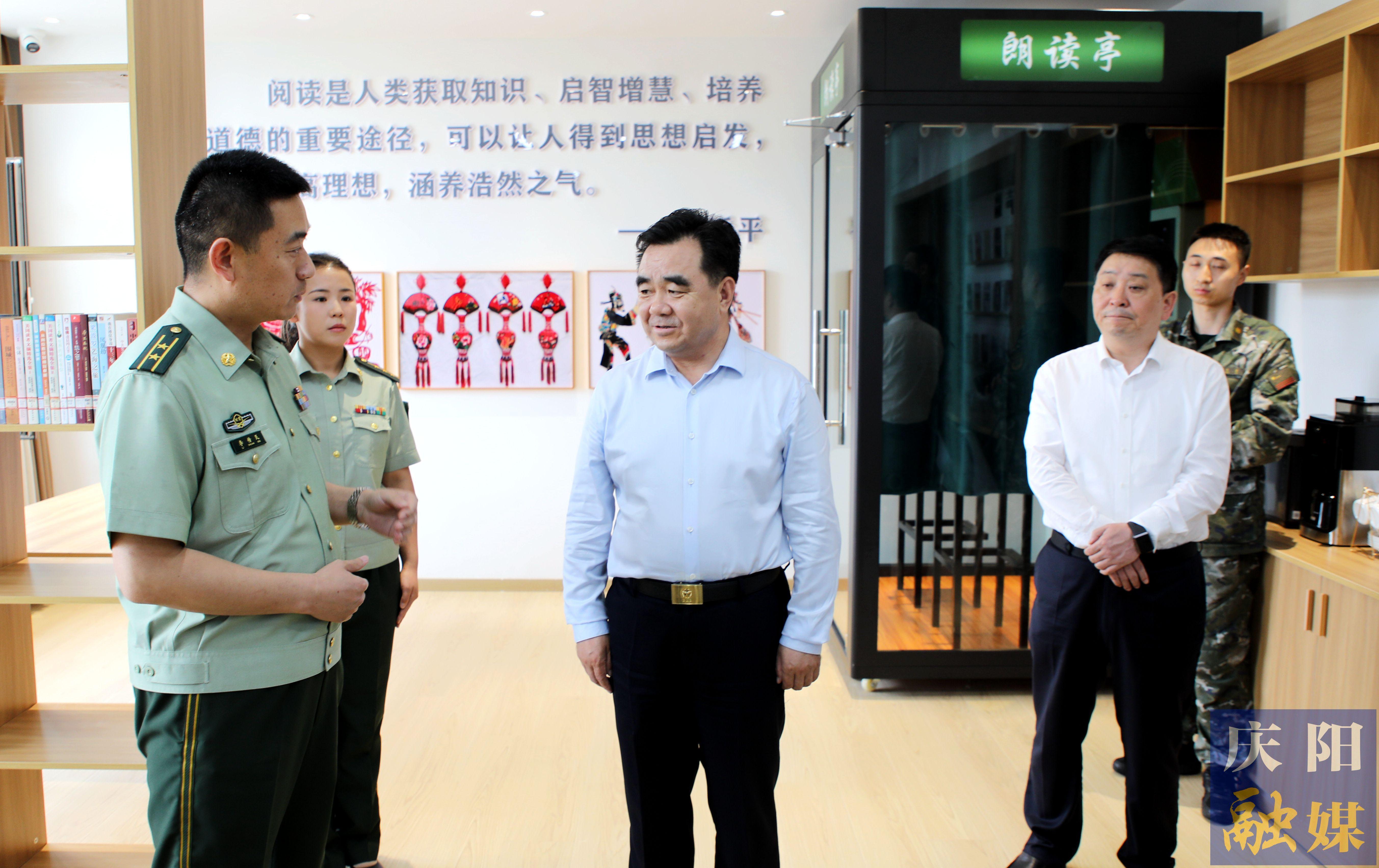 黃澤元周繼軍開展“八一”走訪慰問(wèn)活動(dòng)