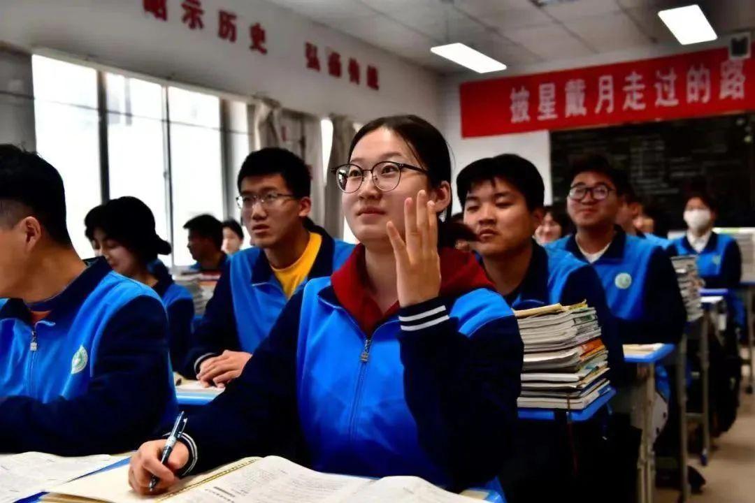 勵(lì)志！暖心！寧縣二中“高位截肢”女孩鞏瑜圓夢西北師大