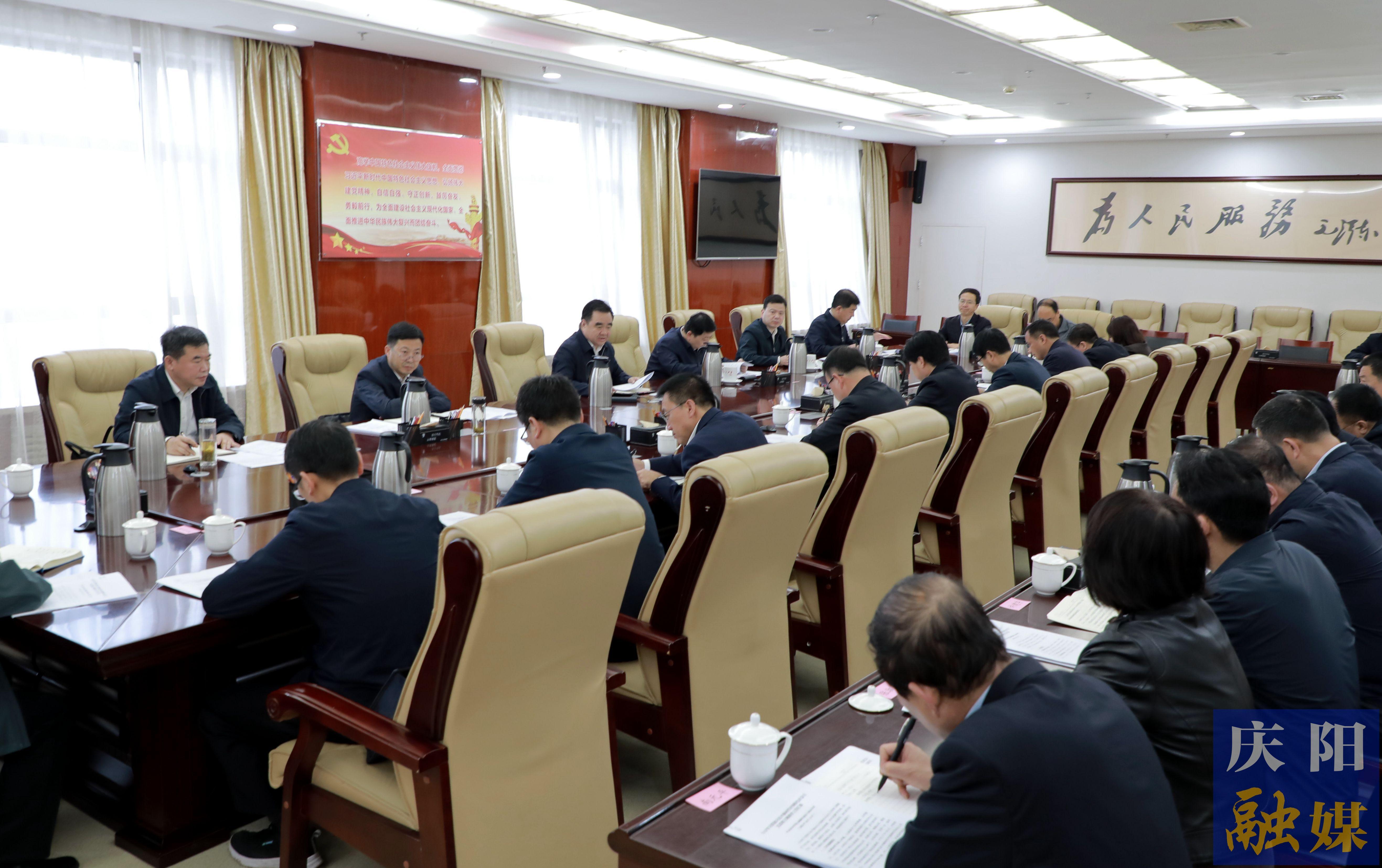 黃澤元在市委主題教育領(lǐng)導小組會議上強調(diào) 面面俱到步步深入確保主題教育取得實效 層層落實真正見效推動各項工作再上臺階