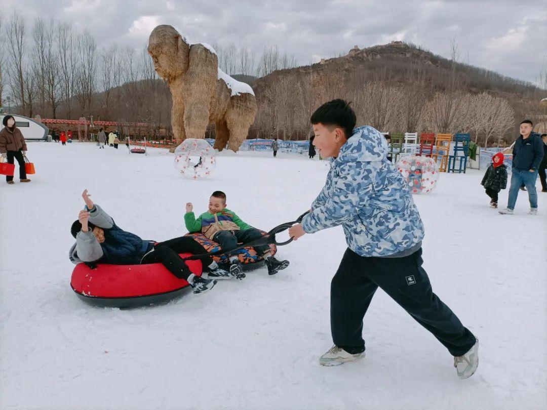 慶陽(yáng)冰雪嘉年華助推元旦假期旅游市場(chǎng)“熱起來(lái)”