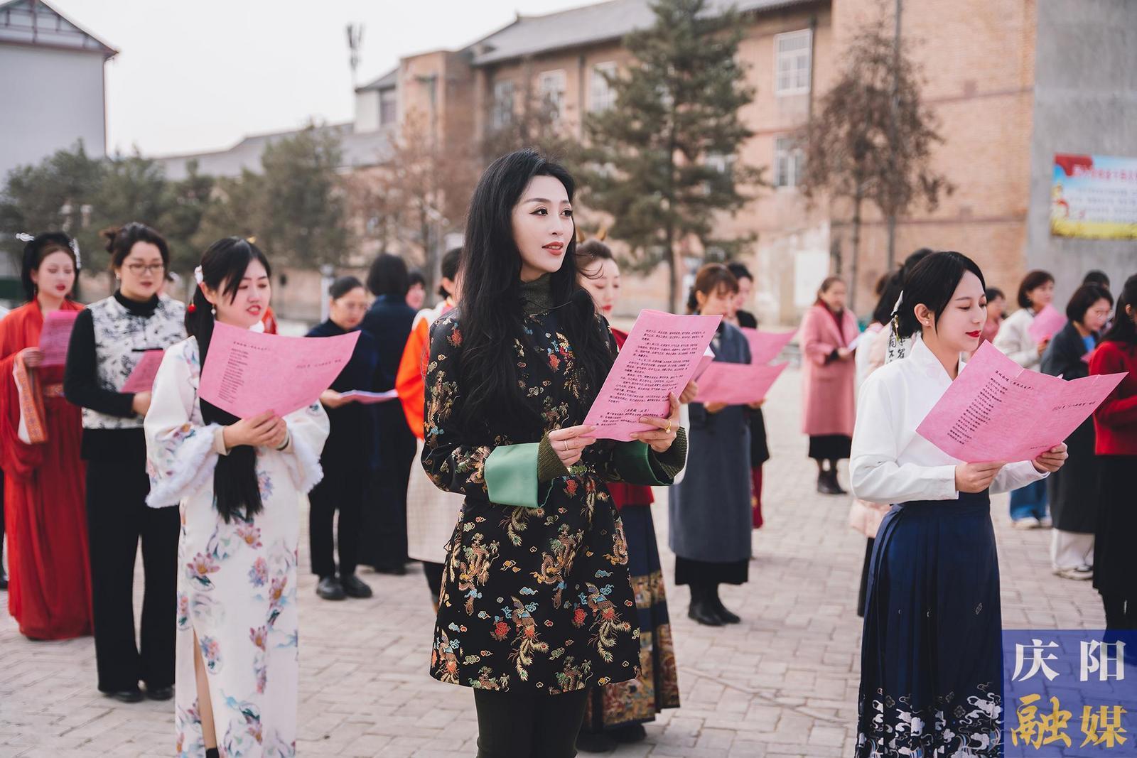 【攝影報道】春日有約不負芬芳 ——市委宣傳部、市委統(tǒng)戰(zhàn)部、市融媒體中心女職工攜手共慶“三八”國際勞動婦女節(jié)