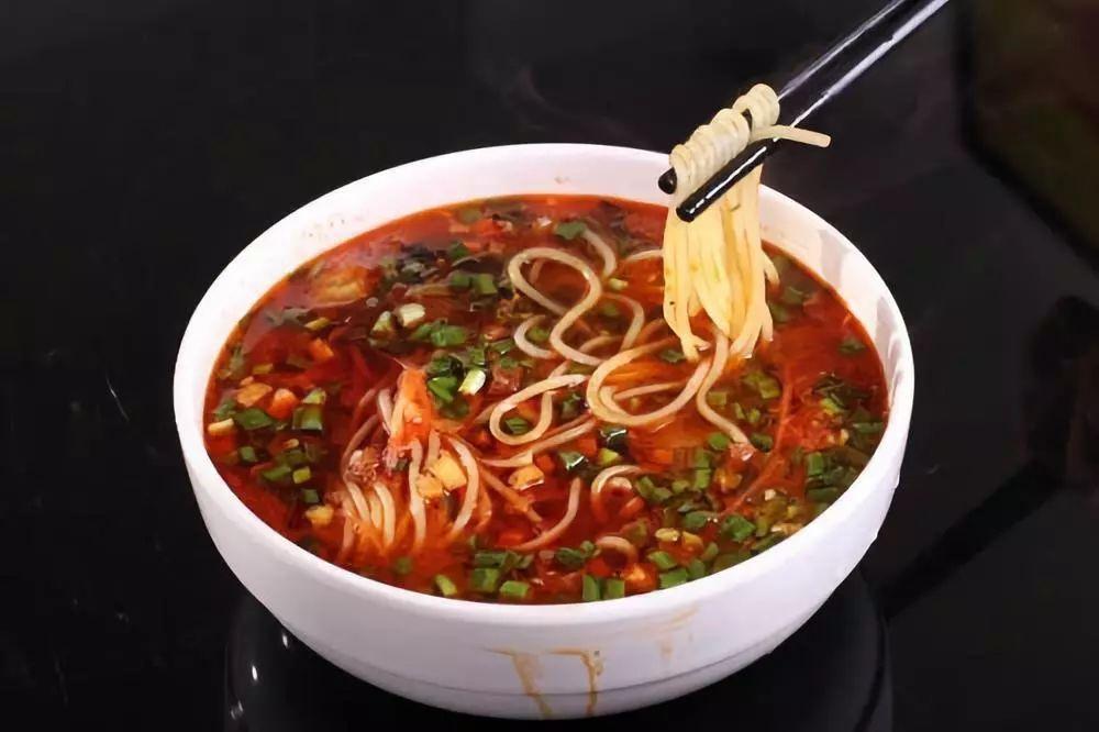 吃完天水麻辣燙？下一站，慶陽(yáng)饸饹面！