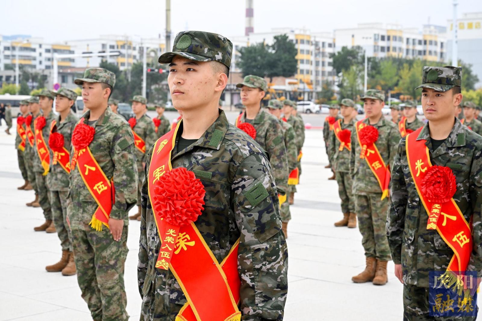 【攝影報(bào)道】光榮啟程！慶陽(yáng)市歡送2024年下半年入伍新兵奔赴軍營(yíng)