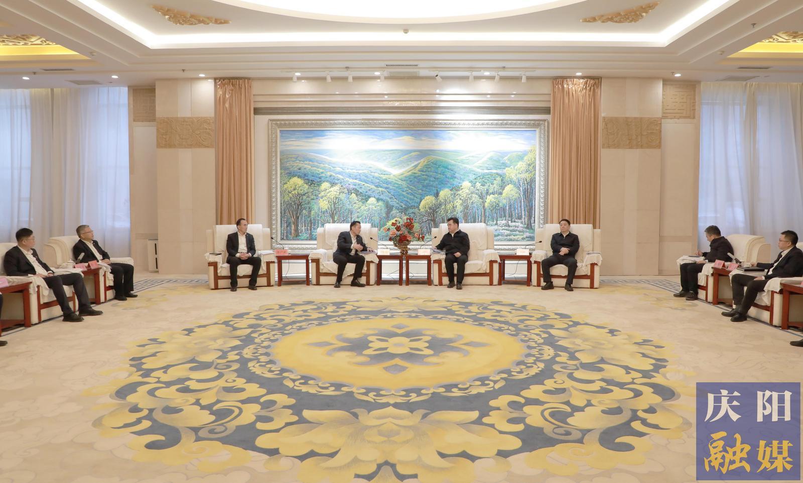 黃澤元周繼軍與中國(guó)鐵塔甘肅省分公司黨委書(shū)記、總經(jīng)理戴海兵一行座談