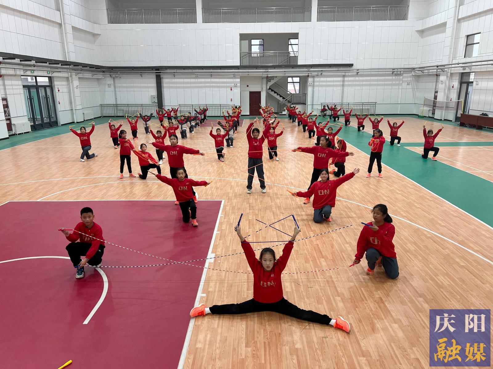 【點(diǎn)亮美好教育】以繩為舞 編織少年夢——鎮(zhèn)原縣蓮池小學(xué)花樣跳繩隊養(yǎng)成記