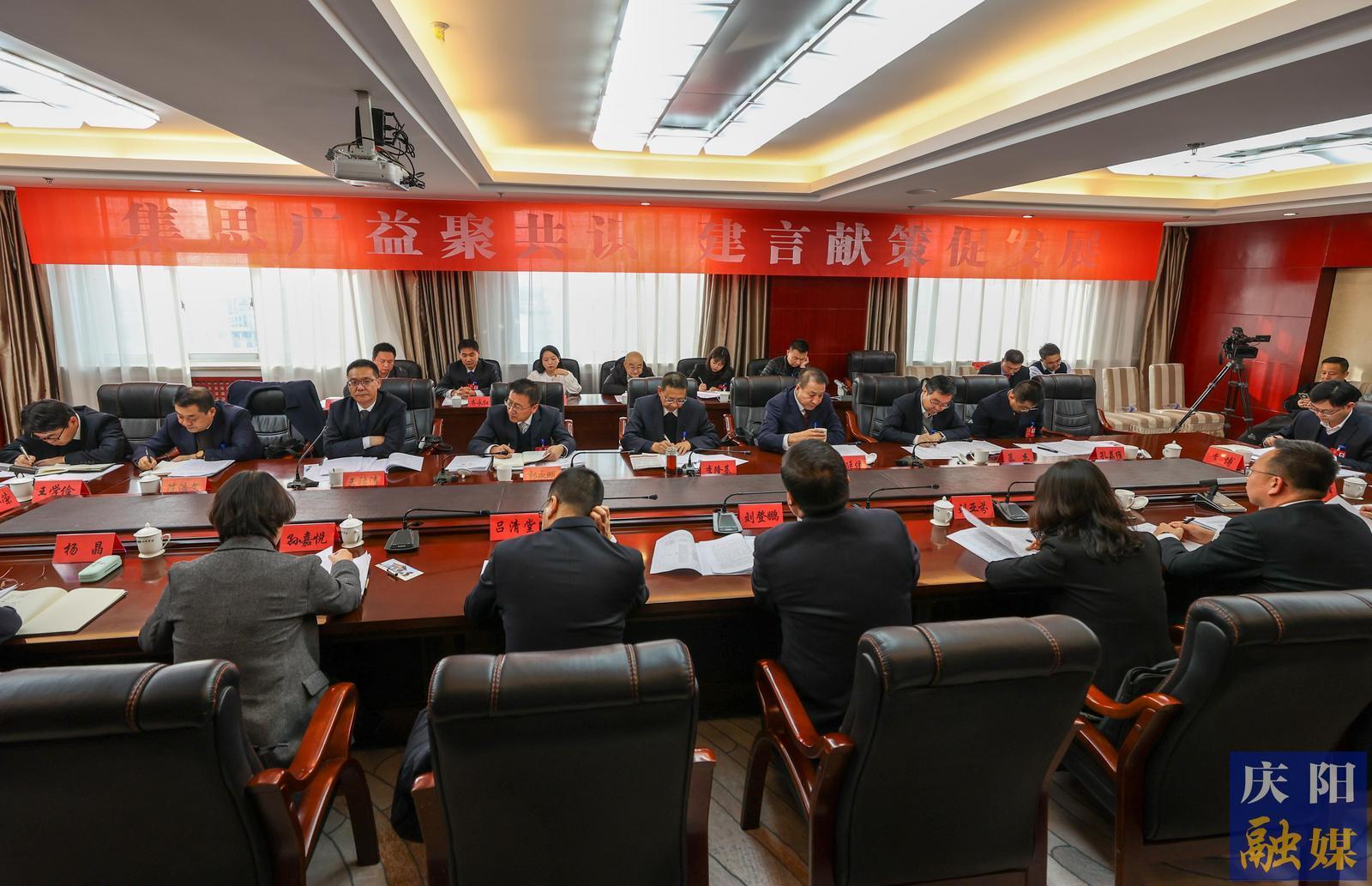 【圖說(shuō)兩會(huì)】市政協(xié)委員分組討論政府工作報(bào)告和計(jì)劃、財(cái)政報(bào)告