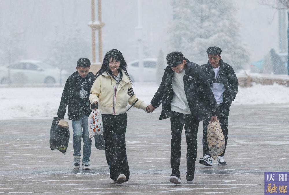 【攝影專題】風(fēng)雪兼程，回家過年！