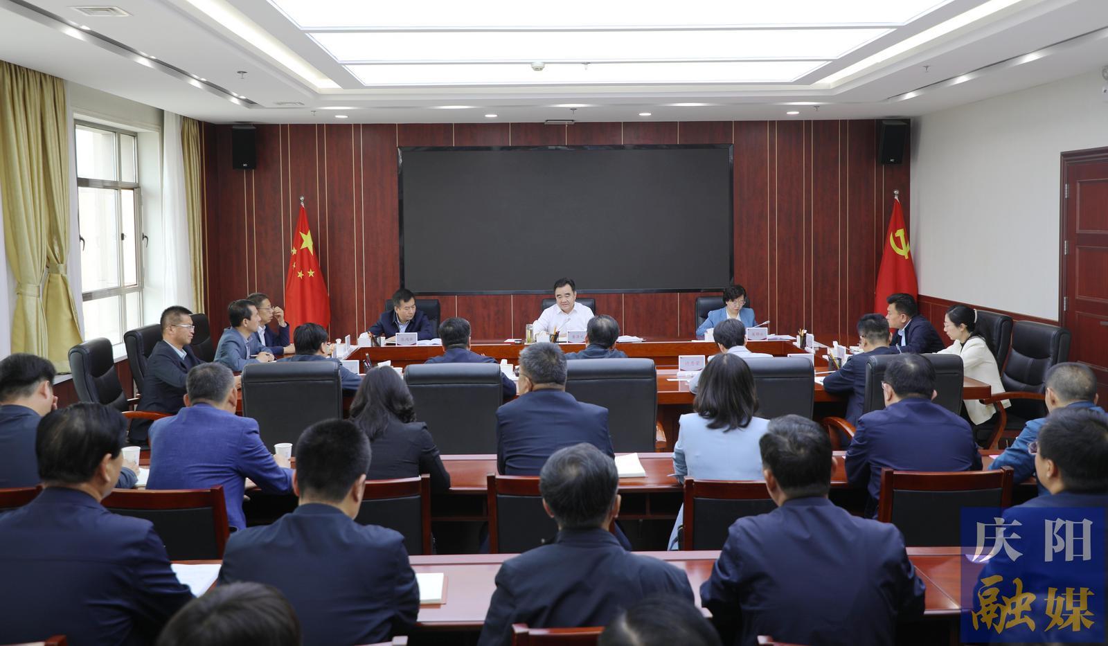 黃澤元在市紀(jì)委監(jiān)委機(jī)關(guān)調(diào)研時強(qiáng)調(diào) 把職責(zé)履行好 把能力提上去 把工作做扎實(shí) 為推動慶陽經(jīng)濟(jì)社會高質(zhì)量發(fā)展保駕護(hù)航